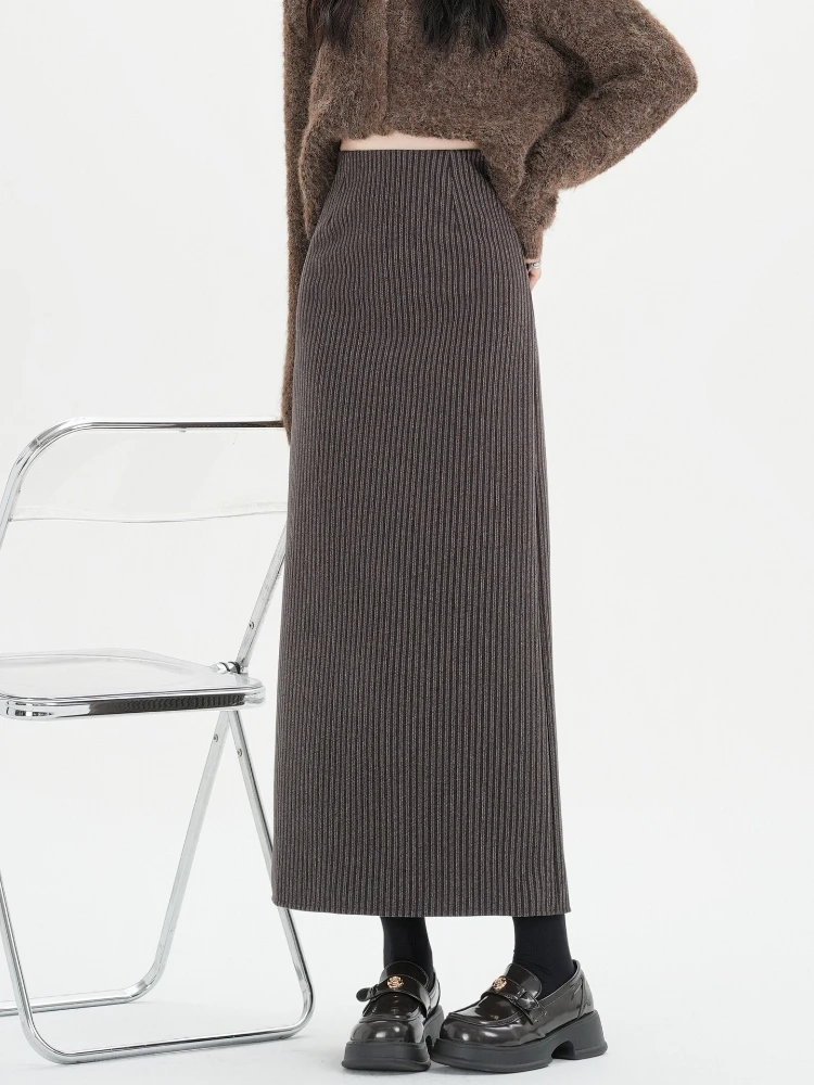 تنورة نسائية محبوكة بنصف تنورة لخريف وشتاء 2025 جديدة عالية الخصر نحيفة غير رسمية ومتعددة الاستخدامات بفتحة خلفية على شكل حرف A تنورة طويلة