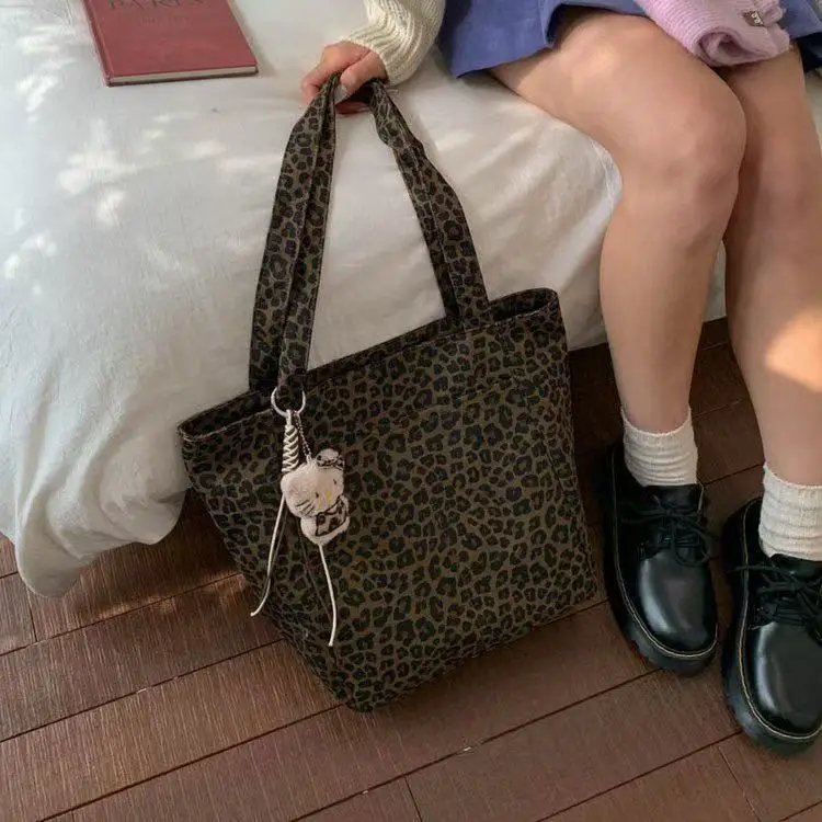 

Женская сумка через плечо с леопардовым принтом 202, шикарный слинг с верхней ручкой и регулируемым ремешком, внутренний карман для поездок на работу, свиданий и путешествий ​