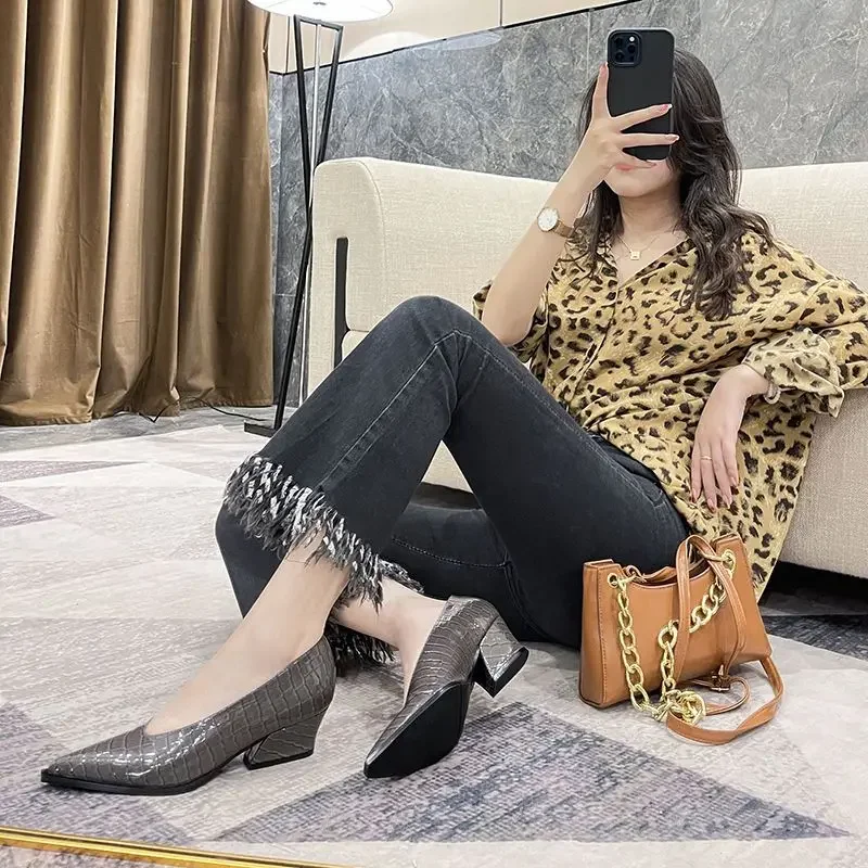 

Женские туфли-лодочки с острым носком, туфли из лакированной кожи на среднем каблуке в стиле ретро, весна 2024