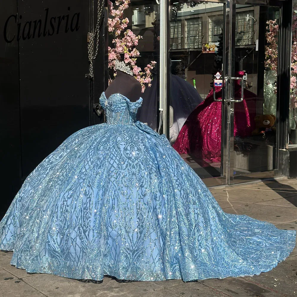 Abito da ballo con paillettes di cristallo glitterato azzurro abito Quinceanera con spalle scoperte Illusion Bow corsetto Sweet Vestidos De XV asenos