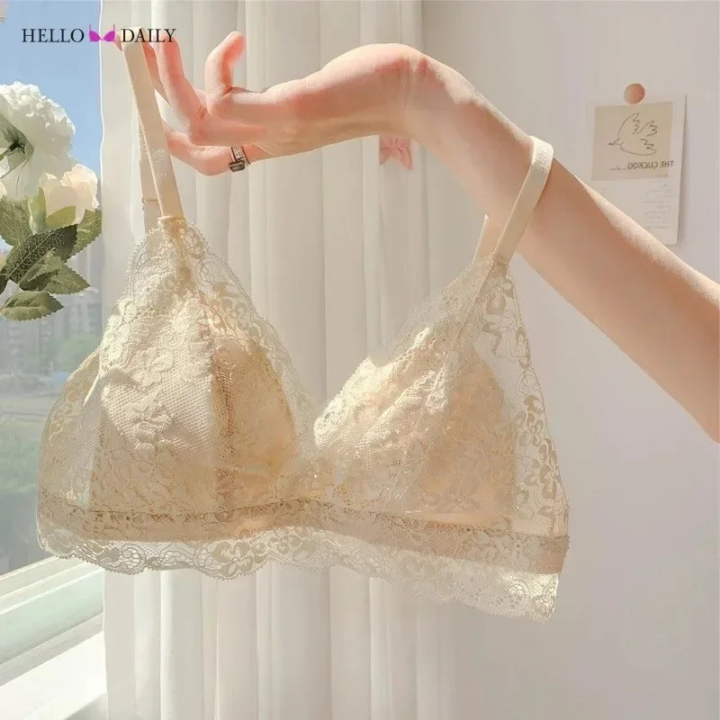 New Women Ultra Thin French Style Triangle Cup Lace Summer Breathable Bra Gather Without Steel Ring Lingerie for Girls