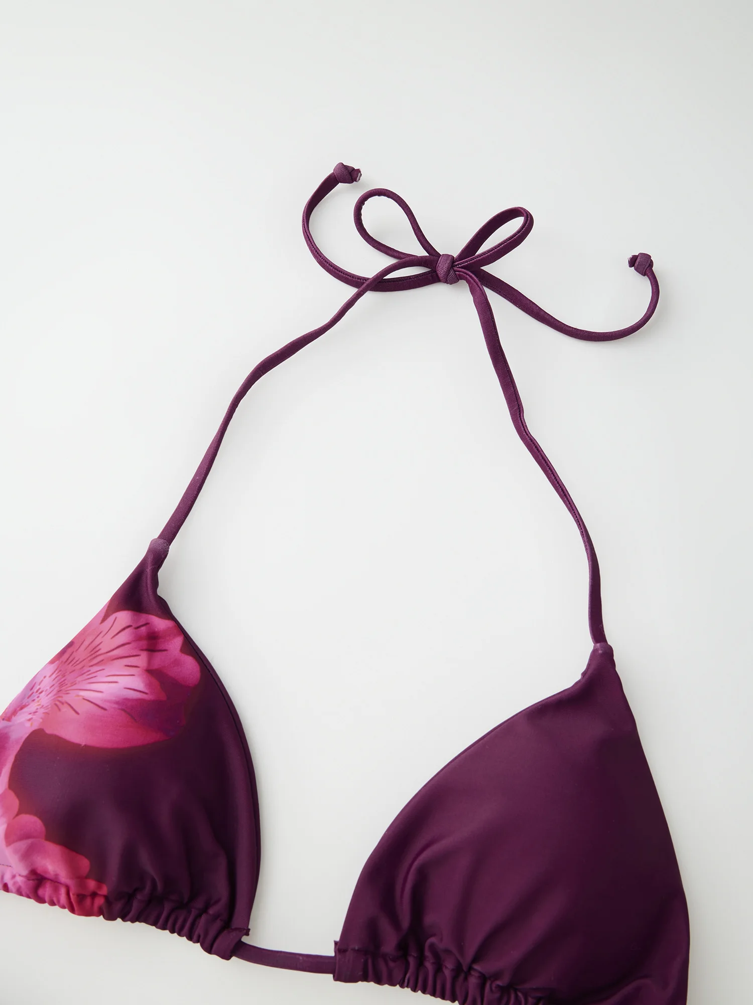 طقم بيكيني نسائي مطبوع عليه زهور مع حمالة صدر بدون أكمام ورقبة رسن وقيعان رفيعة - بدلة استحمام للشاطئ لمتعة الصيف