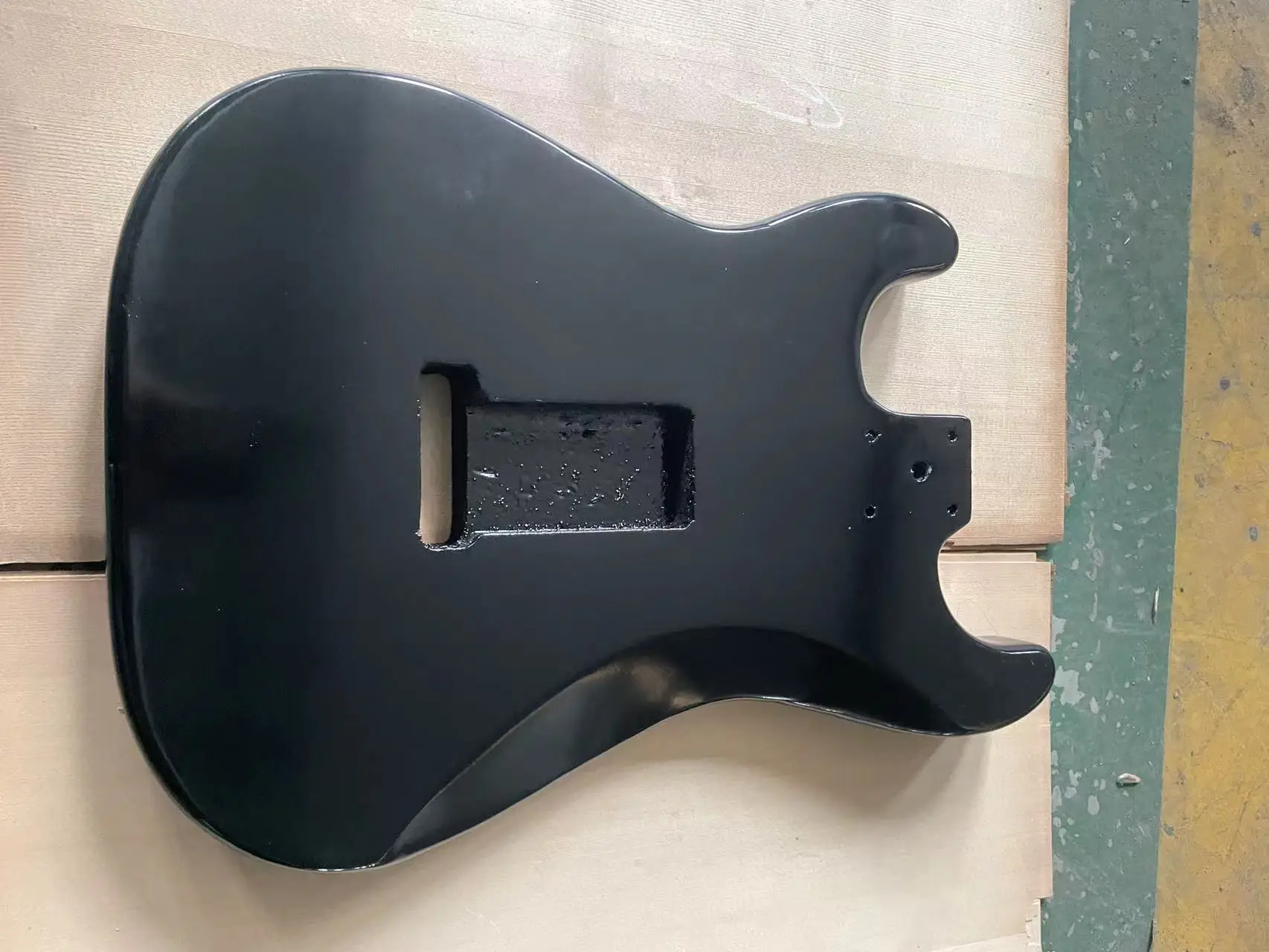 The black glossy guitar panel is an ST style electric guitar with a half empty heart barrel DIY guitar. The colored guitar body