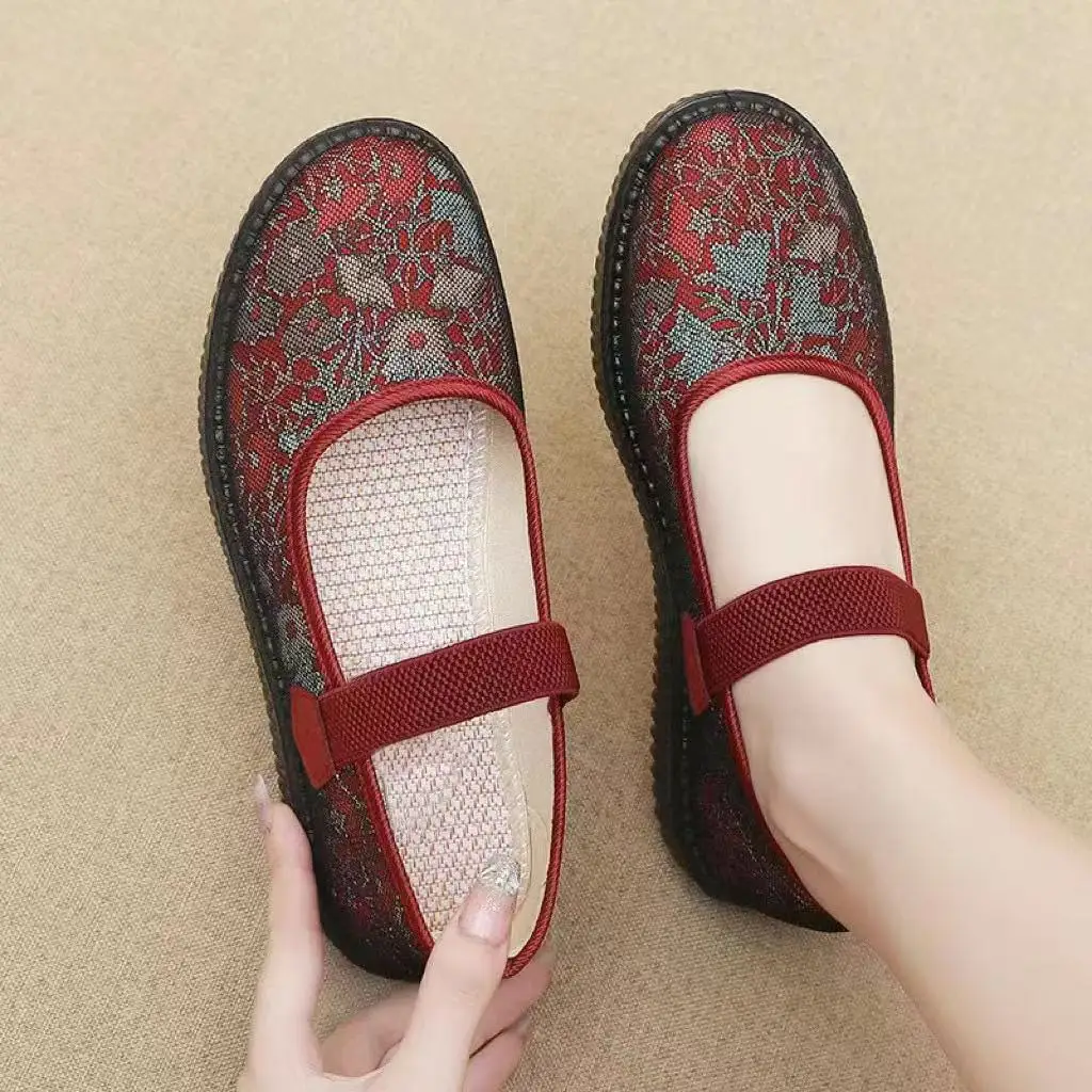 Beijing Ladies Traditional Embroidered Cotton Shoes Comfortable Breathable Anti-slip Flat Heel round Toe Spring Autumn Style