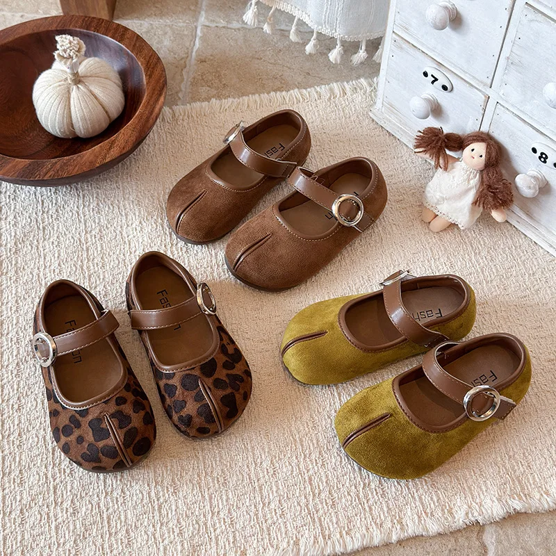 2026 Girls Leather Shoes Toddlers Flats Princess Sweet Little Kids Soft Shoes Retro Classic Children's Dress Shoes for Party