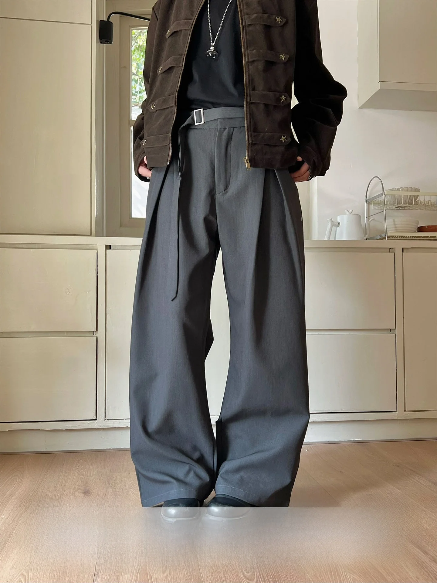 

Свободные прямые повседневные брюки темно-серого цвета в нейтральном стиле, универсальные широкие брюки для отдыха, удобные, дышащие, из полиэстера