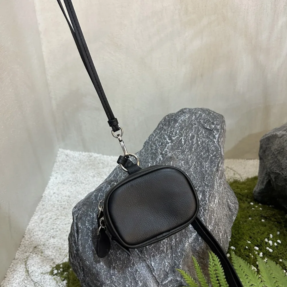 Trendy and Fashionable Calfskin Earphone Texture Unique Mini Cute and Versatile Hanging Bag Genuine Leather Hanging Neck Key