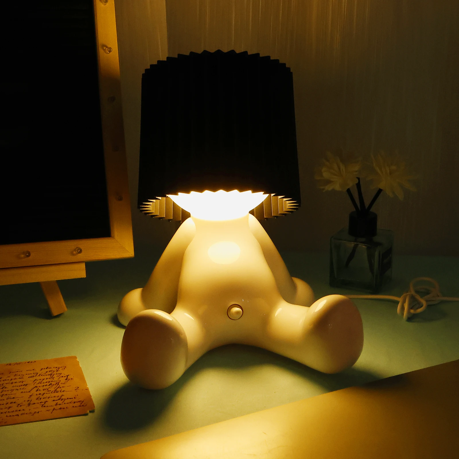Shy Boy Table Lamp Personality Design Human Reading Lights Bedside Table Lamp Funny Anniversary Gag Children's Gifts