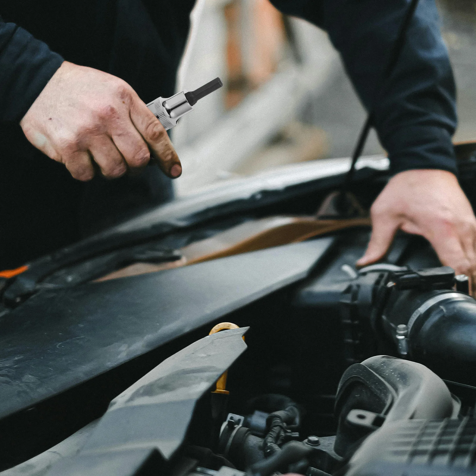 Dispositivo di rimozione dell'ammortizzatore per auto Spalmatore universale per puntone di sospensione Strumento automatico efficiente per la riduzione delle vibrazioni del veicolo