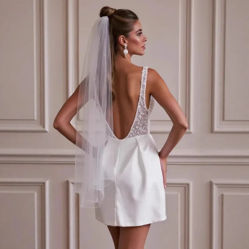 Neue Mini-Hochzeitskleider, herzförmige Träger, Perlen, Pailletten, rückenfrei, Satin, Brautkleid über dem Knie, Damen-Party, Garten, Strandkleider