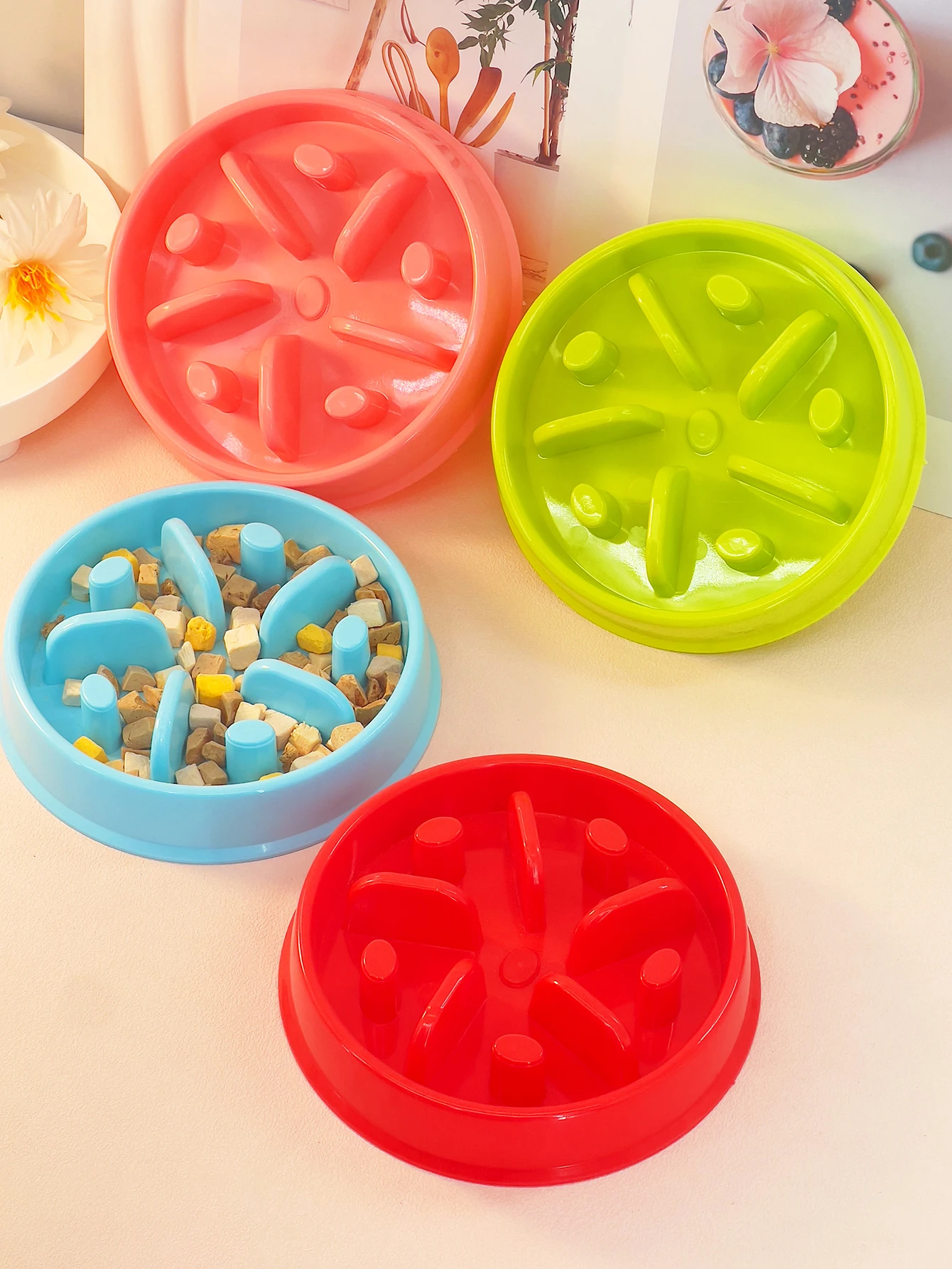 1 plastic pet bowl feeder with 4 colors to choose from, dog bowl, dog food basin, slow food bowl, partition design to prevent ch