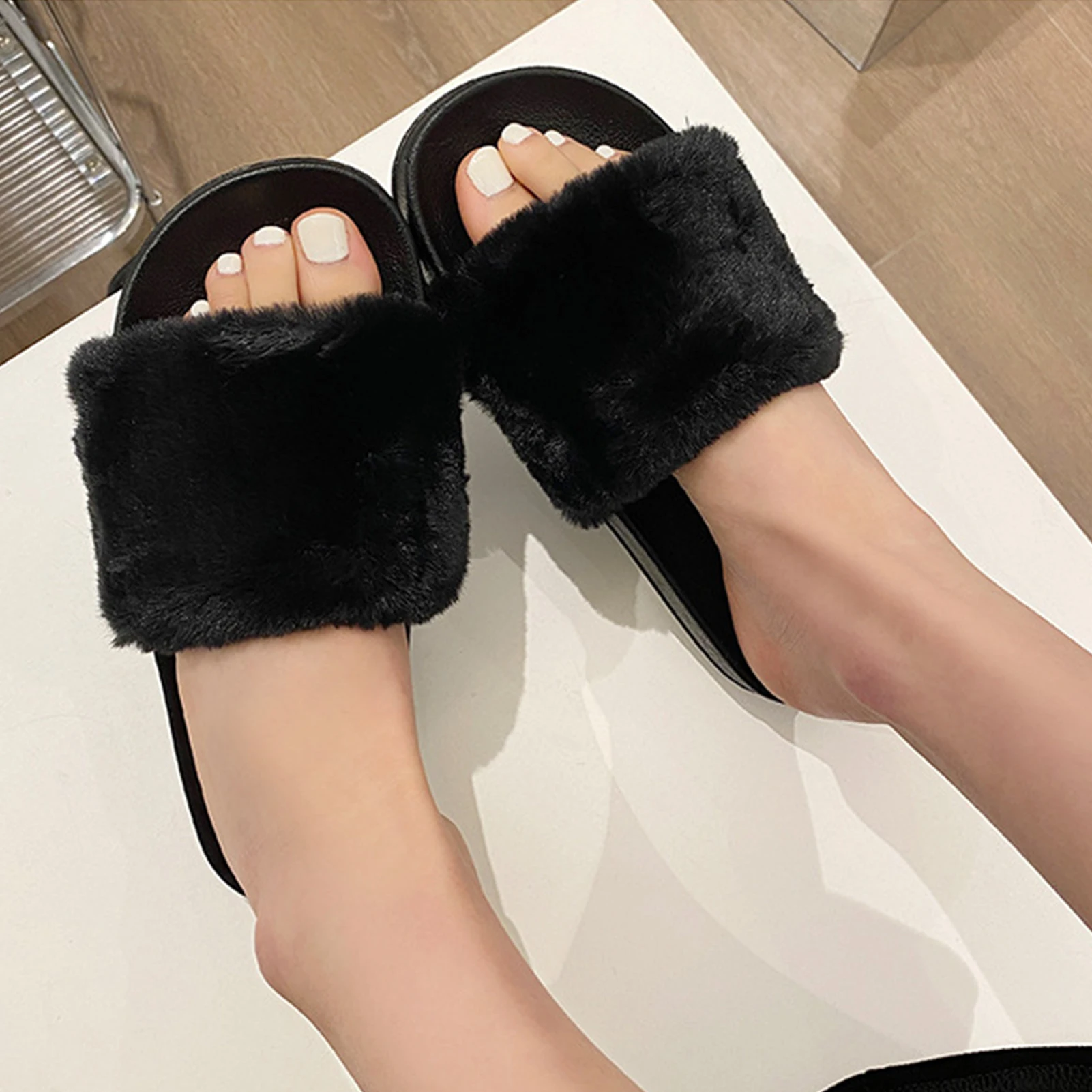 Sandali in peluche con suola spessa da donna pantofole Casual per la casa di moda sandali morbidi per abbigliamento da donna per interni ed esterni