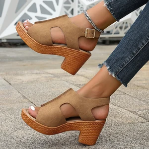 Frauen mit hohen Sandalen in Retro -Kamel, dicke Fersensandalen, leichte Knöchelgurte, Strandschuhe, Sommer 2024 12 Hauptverkaufsschuhe - №5