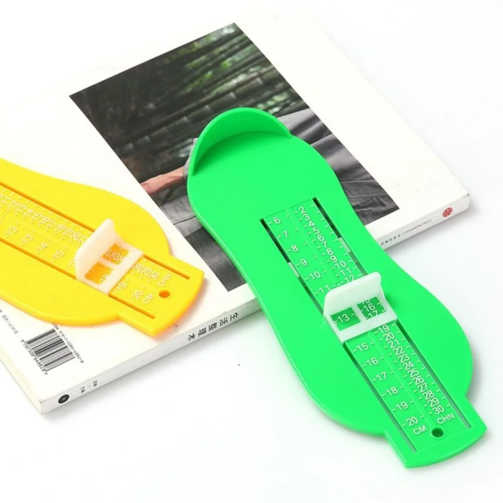 مسطرة قدم الطفل الدقيقة البلاستيكية المحمولة طول القدم جهاز قياس تركيبات الأحذية أدوات قياس أحذية الأطفال آلة حاسبة