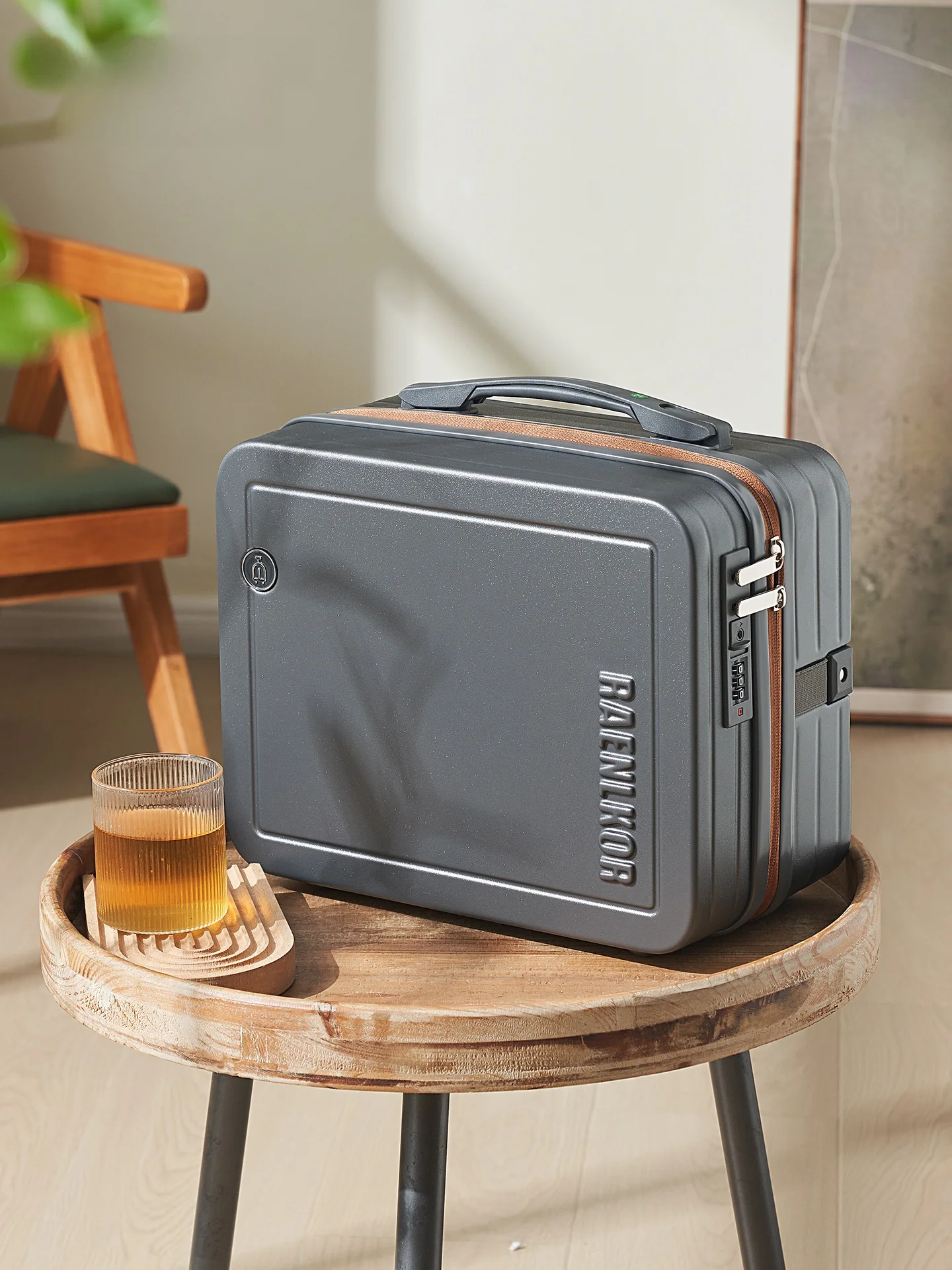 travel-makeup-case-14-inch-women's-new-style-hanging-wide-pull-rod-hardshell-suitcase-fashionable-polyester-zipper-clo