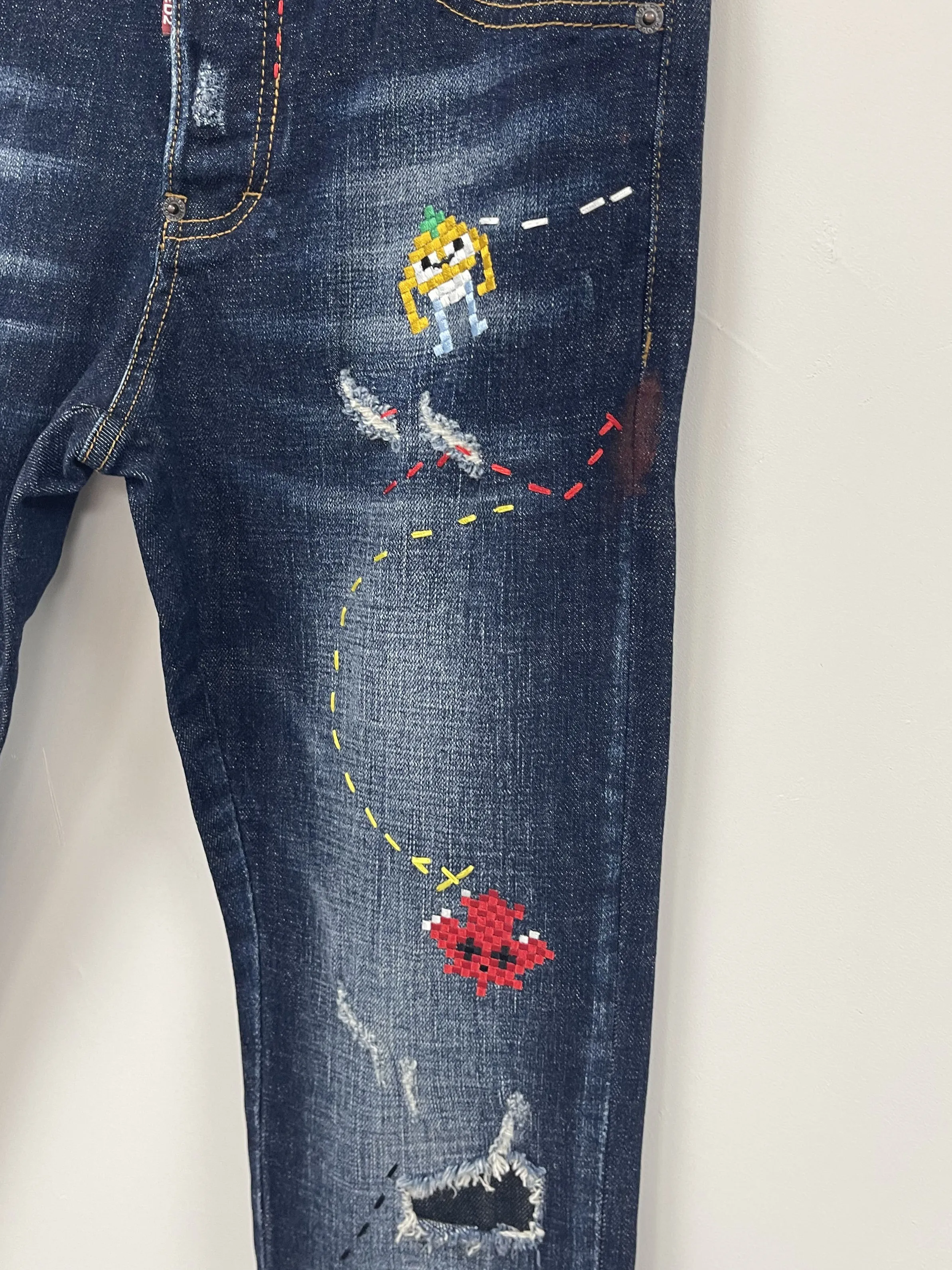 2024 Spring/Summer New Water Wash Worn Hole Patch Paint 3D Cutting Small Feet D2 Jeans for Men