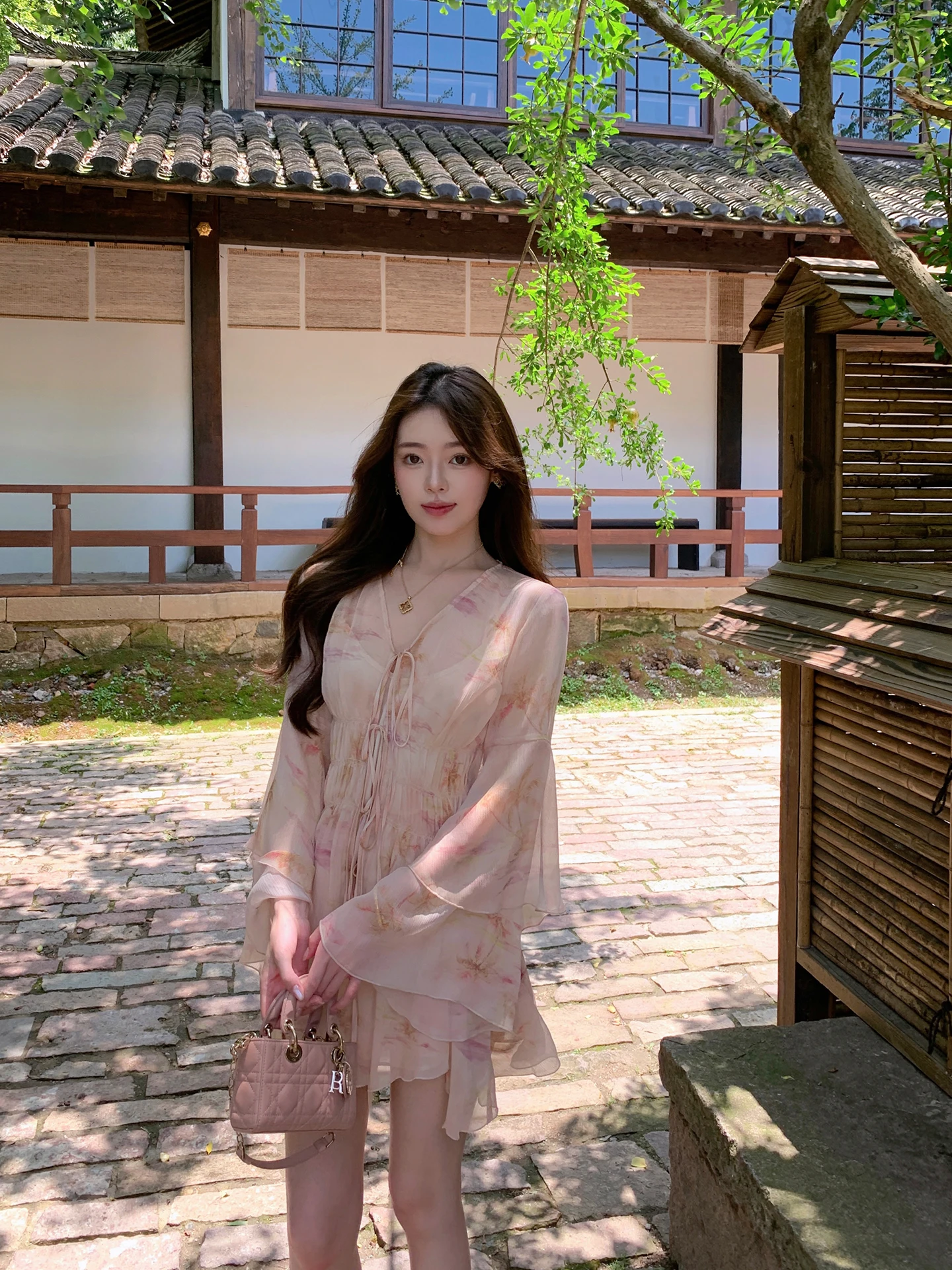 

Новинка осени ByYou: Комплект из шифоновой блузки с цветочным принтом и завышенной талией, розовый, с внутренними шортами на бретельках, модный комплект для женщин.