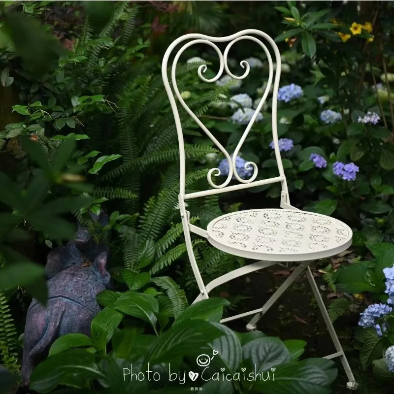 Heart Shaped Folding Chair with Backrest Metal Dining Chair for Home Ins Photo Prop for Clothing Store Portable Garden Chairs