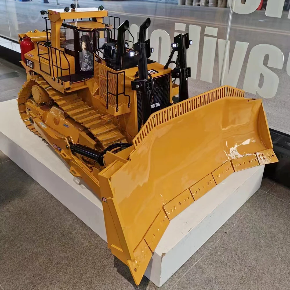 Limited Edition D11T 1/6 RC Hydraulic Bulldozer Metal Model PL18 RC with Light and Sound System RC Bulldozer Model Toy