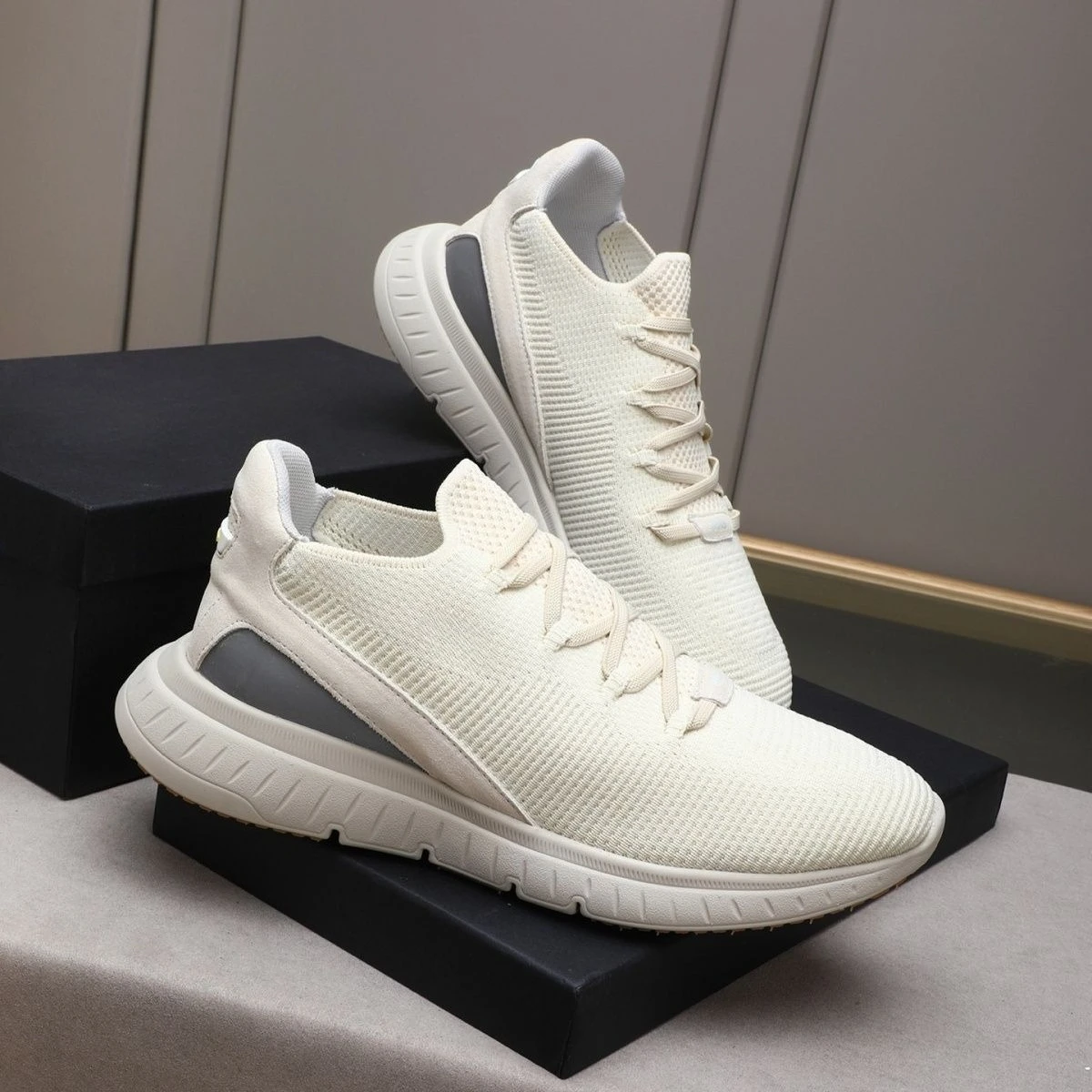 

2026 New Business and Leisure Men's Knitted Shoes Breathable, Lightweight, Low cut Running Trend Versatile Sports Shoes