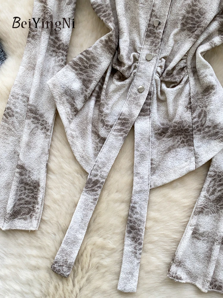 Beiyingni-camisas coreanas de otoño 2025, camisetas francesas Vintage de un solo pecho con cuello en V para mujer, camisetas ajustadas sexis Tie Dye Y2KTops