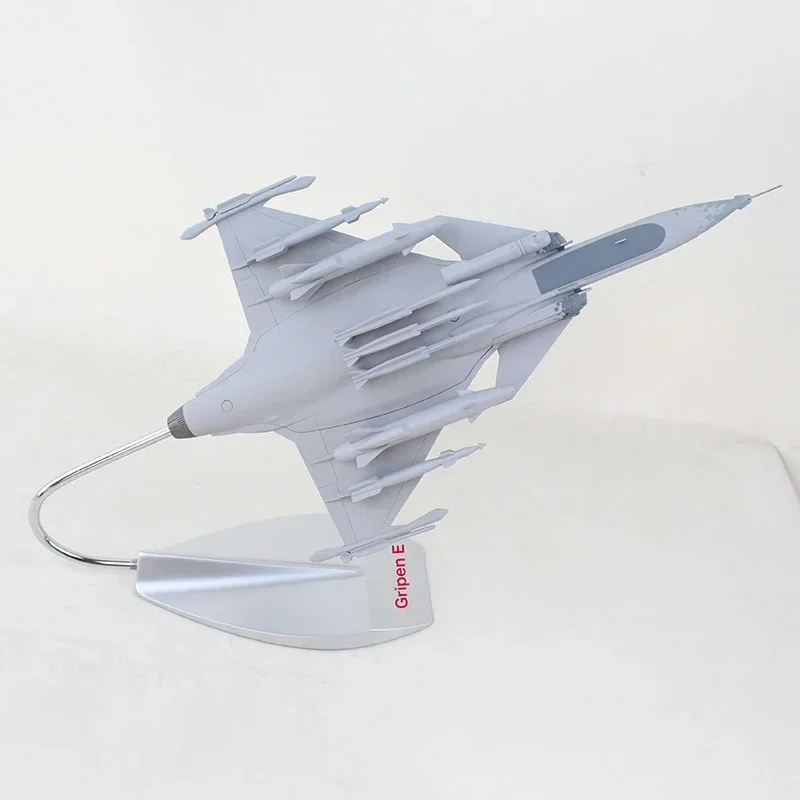 Scale 1/48 SAAB JAS-39 Gripen Miniature Diecast ABS Engineering Eco-friendly Plastic Fighter Models Souvenir Gift Toys For Boys