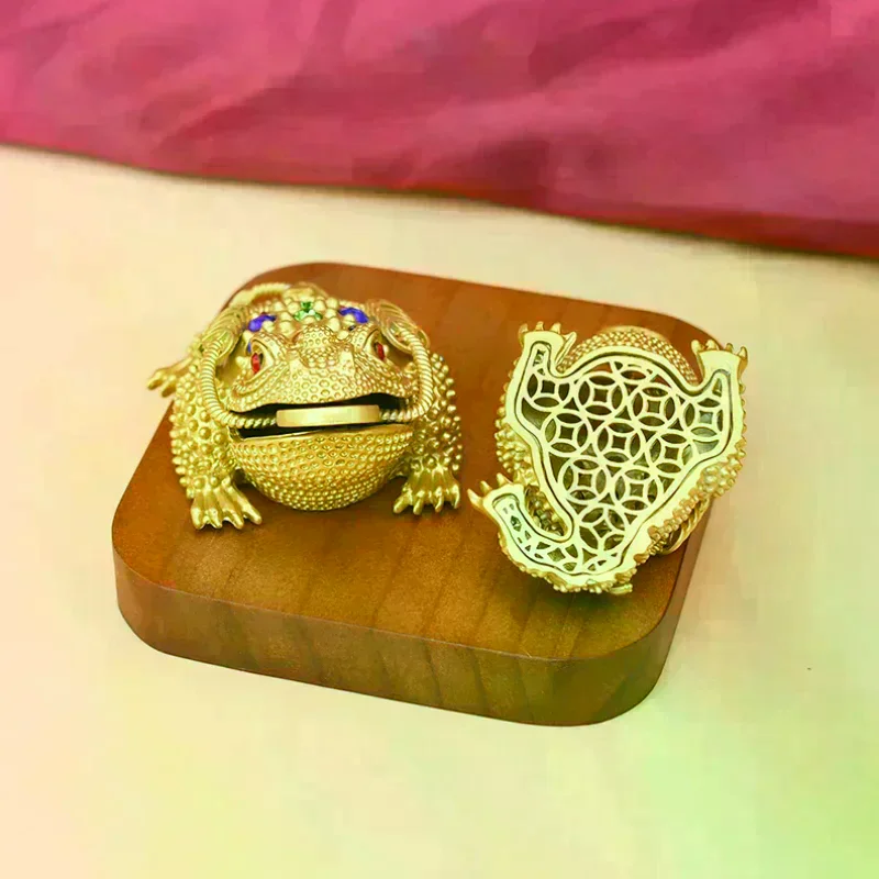 Gold Colour Money Frog Statue Feng Shui Three Legged Wealth Toad Golden Figurine Good Luck Fortune Frog Home Office Decor Gifts