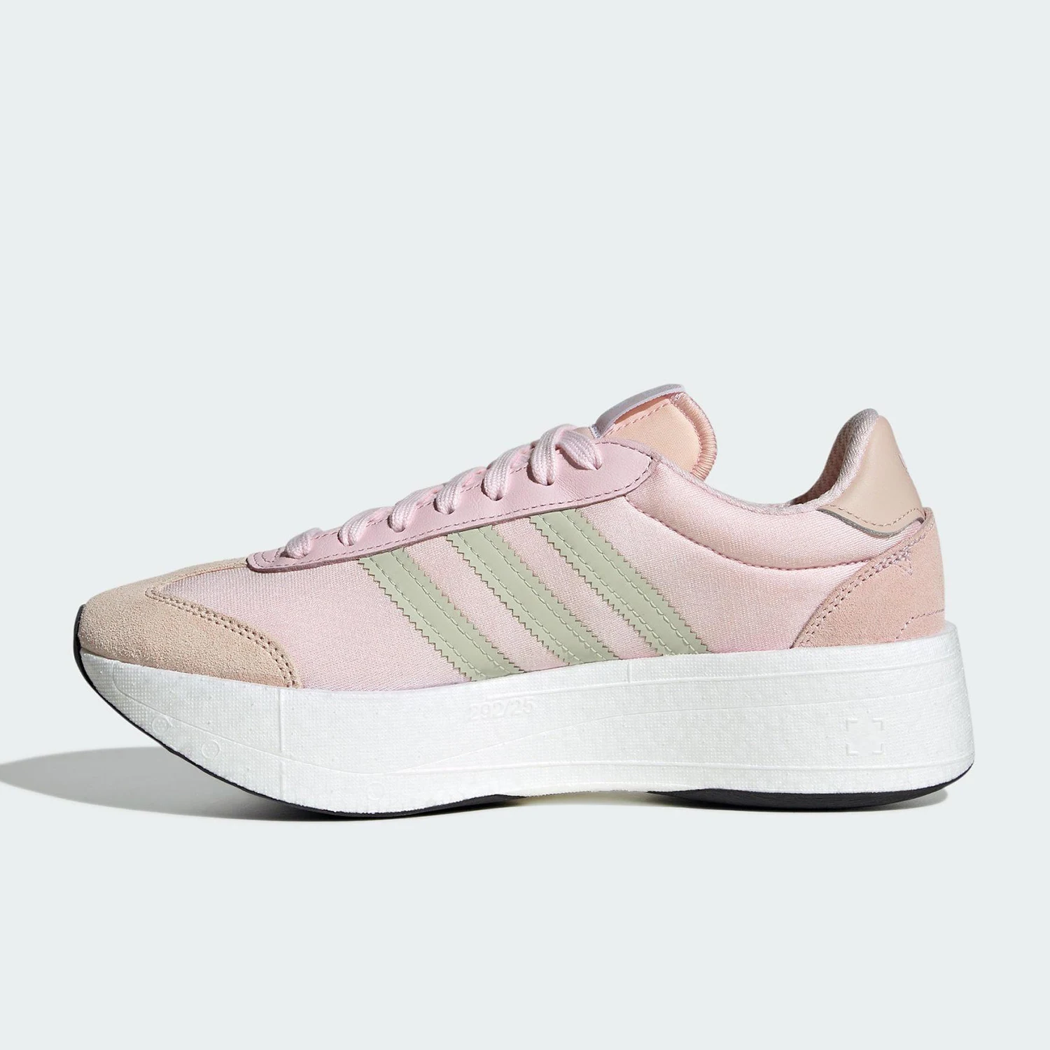 حذاء رياضي كلاسيكي برباط للنساء من Adidas Originals JQ5153
