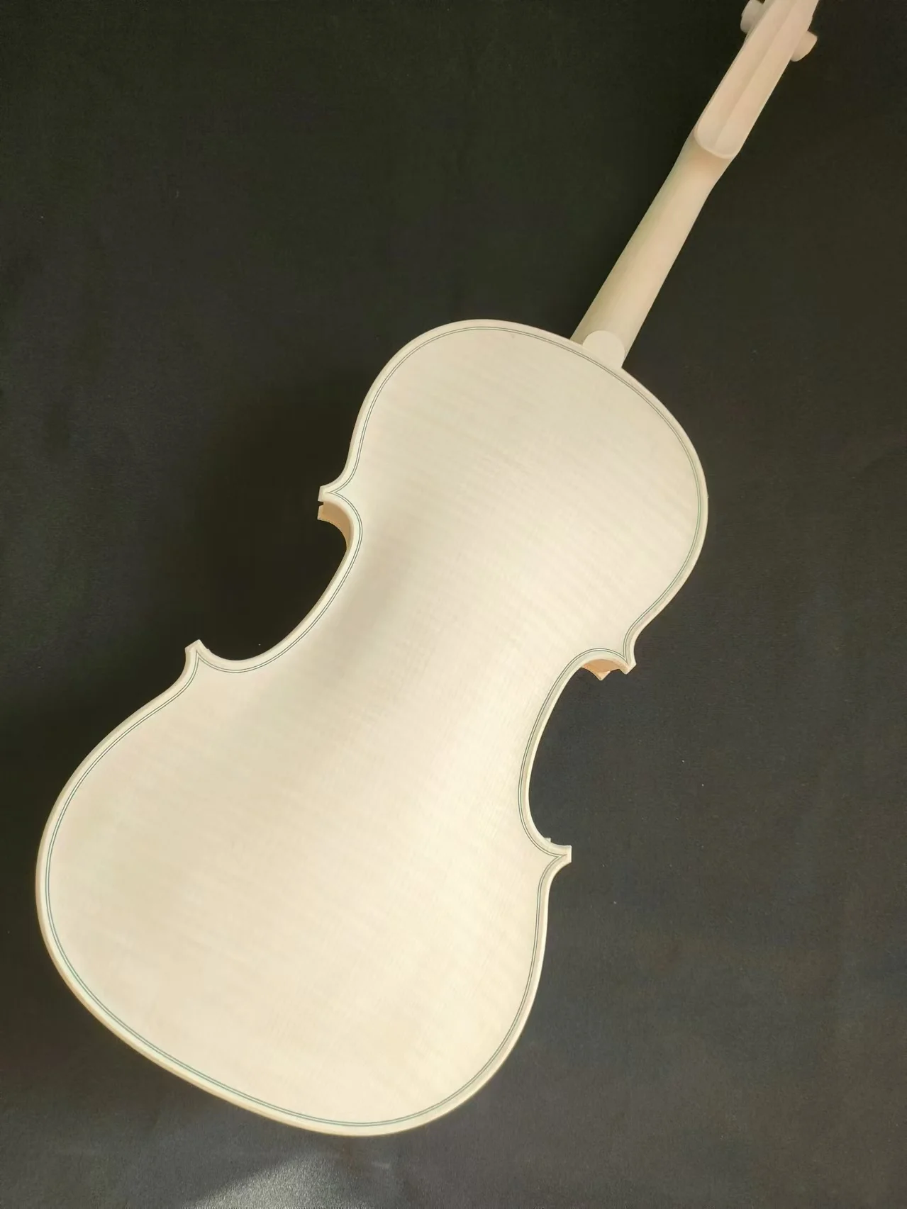 

1 PC Unfinished White Violin 4/4 with One Piece Flamed Maple Back Nice Grains Spruce Top DB08281