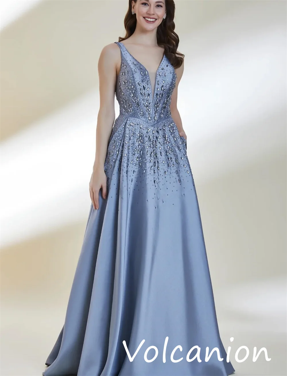 Personalizado estilo moderno charmeuse lantejoulas plissado a linha com decote em v vestidos longos sob medida ocasião requintado