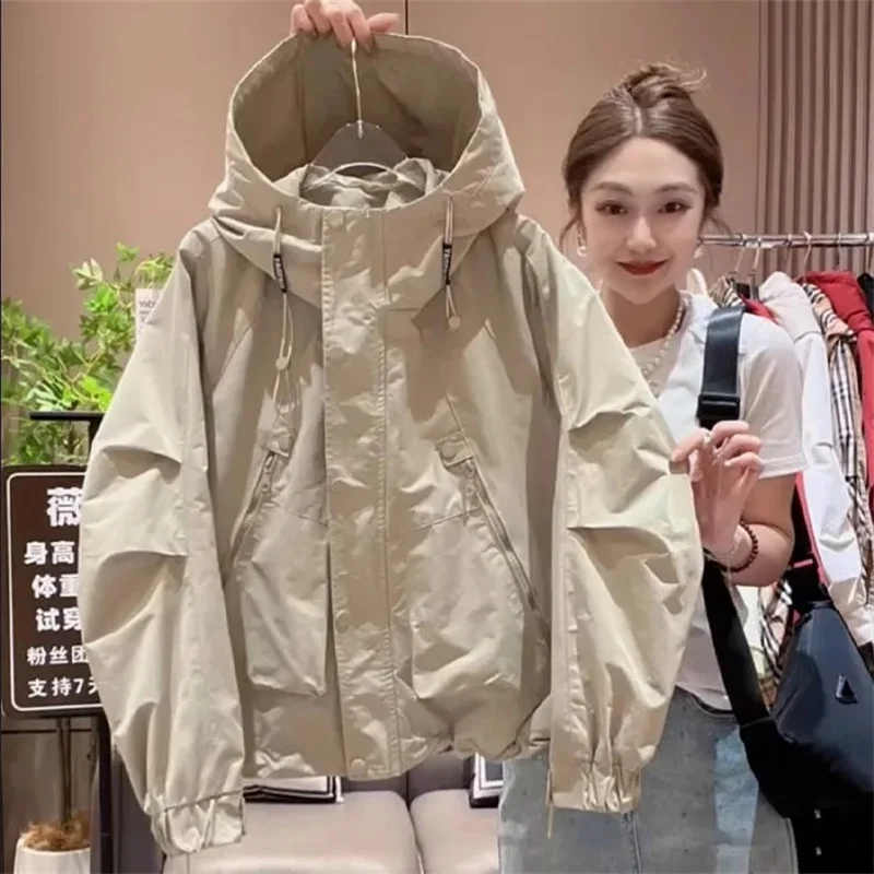 

European Women's Jackets 2025 Spring Autumn New Short Coats Fashion Casual Windbreaker Big Pocket Outwear Hooded Female Overwear