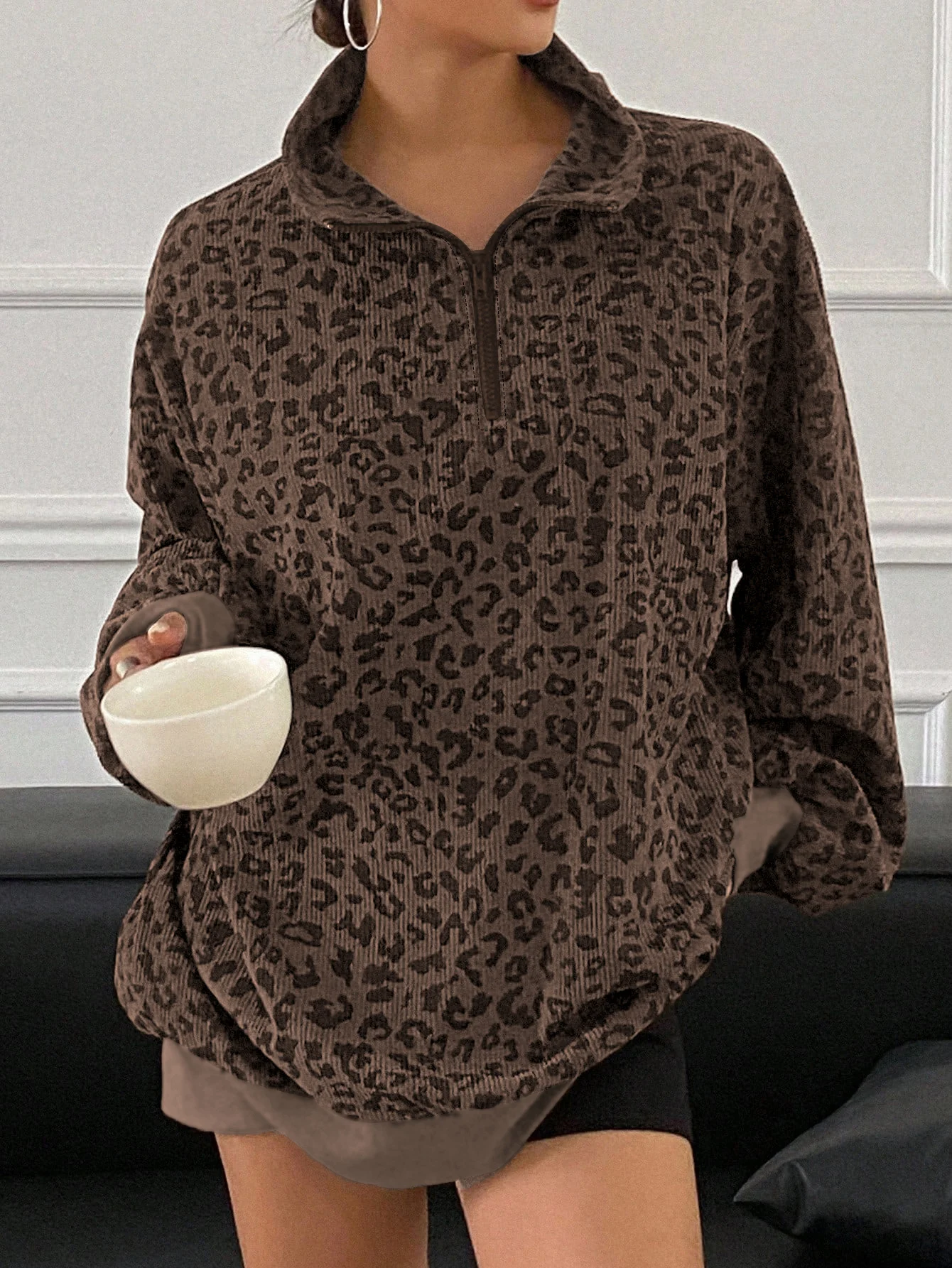 Damen-Pullover mit Leopardenmuster und halbem Reißverschluss, Oversize-Sweatshirt mit langen Ärmeln, Stehkragen und gerippter Struktur, lässige, lockere Bluse. – Detail 2