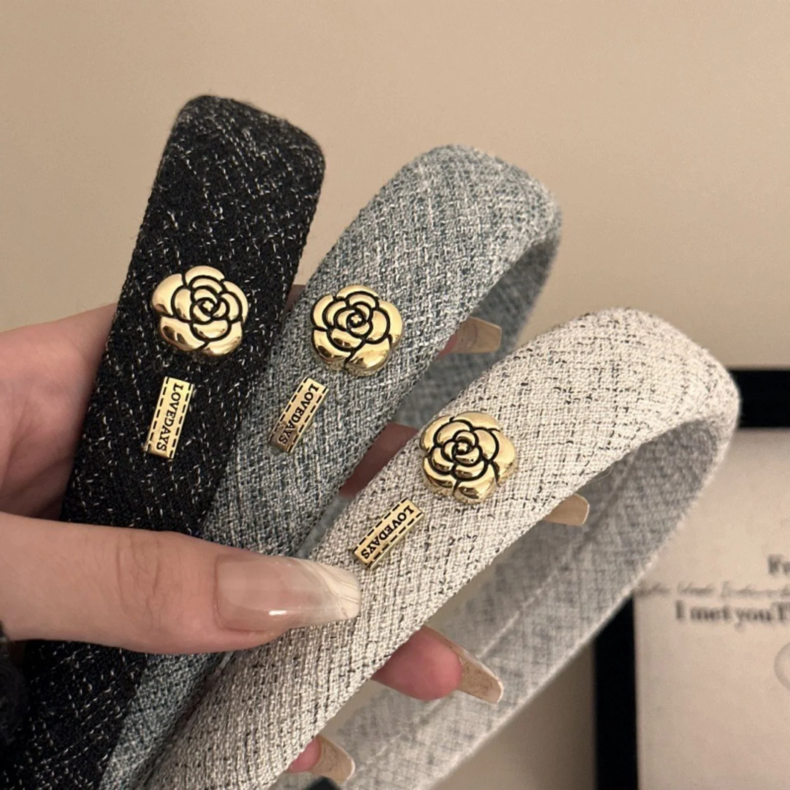 1PC Camellia Decor Padded Headbands For Women Vintage Textured Hairbands Elegant Luxury Hair Accessory For Daily Wear & Styling