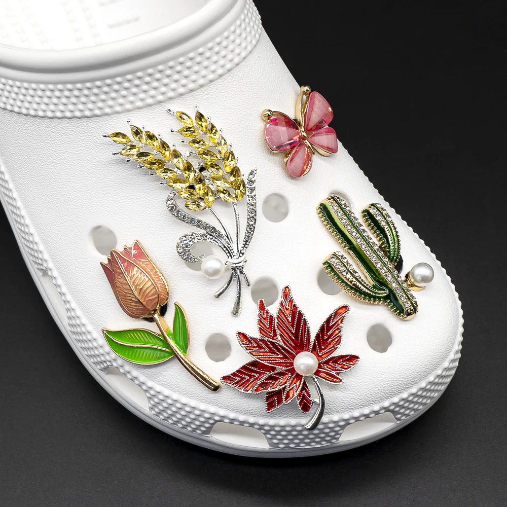 1 Stück Metall-Schuhanhänger, Blumen, Schmetterling, Schuhdekorationen, Sonnenblume, vierblättriges Kleeblatt, Sandalen, Anstecknadeln für Frauen und Mädchen, Geschenke – Detail 4