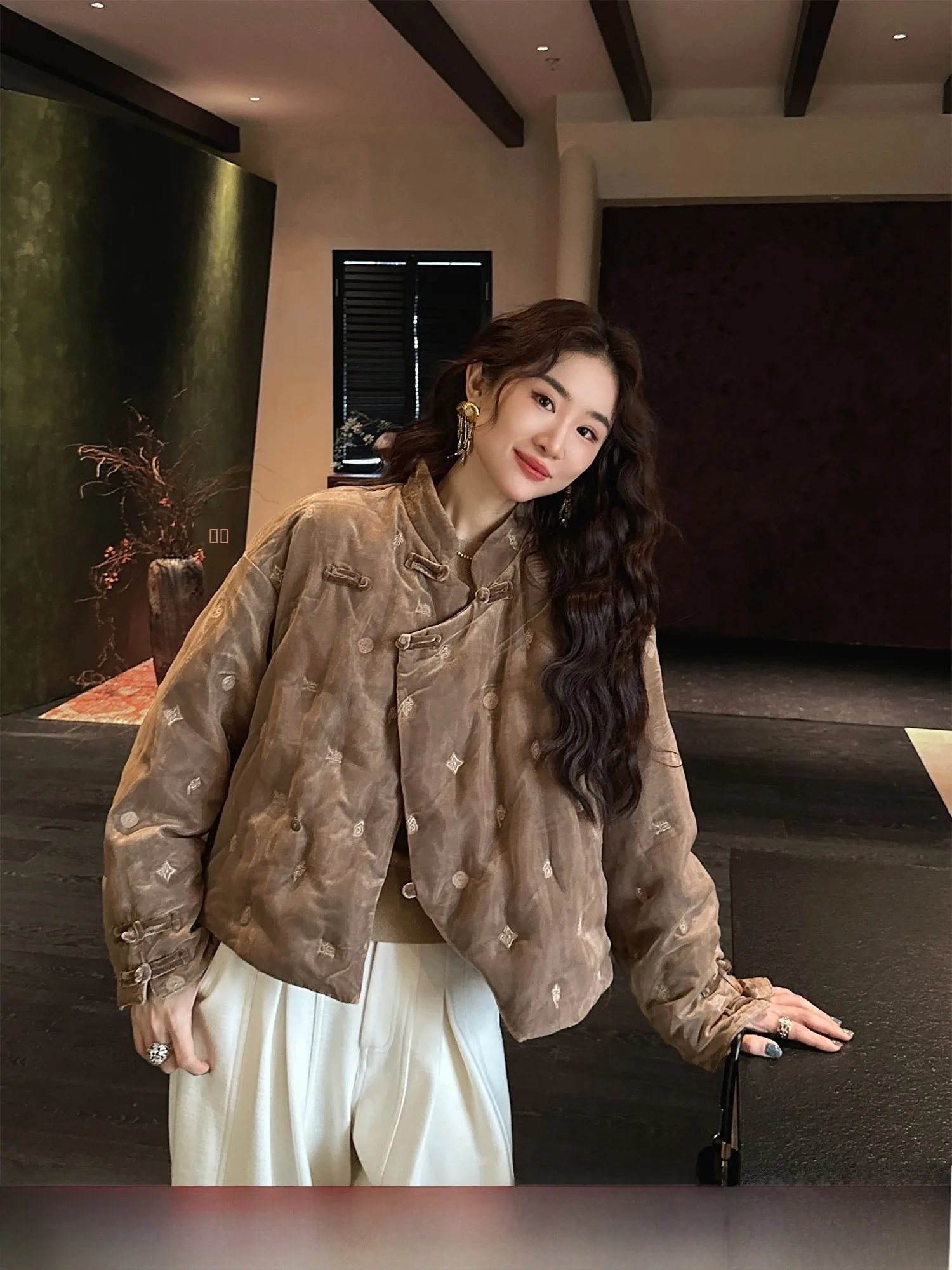 

Новая женская зимняя куртка Sanji Bla Flower из бархатной сетки с наполнителем из 90% пуха, в китайском стиле, модная, для повседневной носки