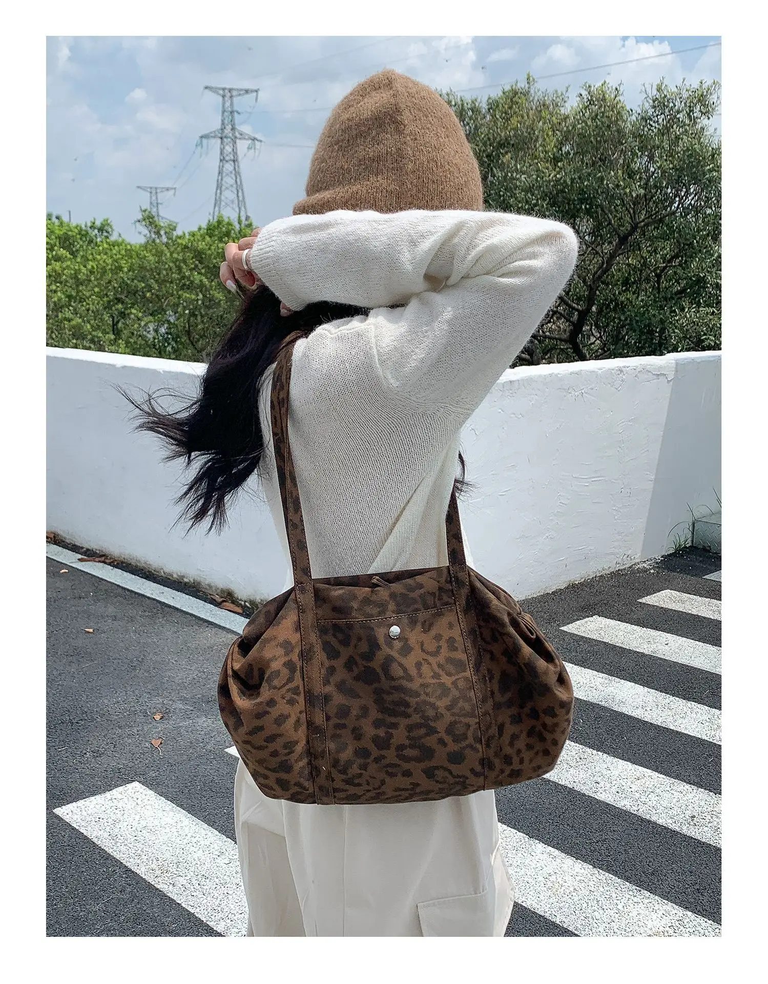 Wilde Leopardenmuster Nylon Umhängetasche Große Kapazität Multipocket Tote Bag Trendy Frauen Casual Geldbörse Guangzhou Hochwertige Tasche – Detail 11