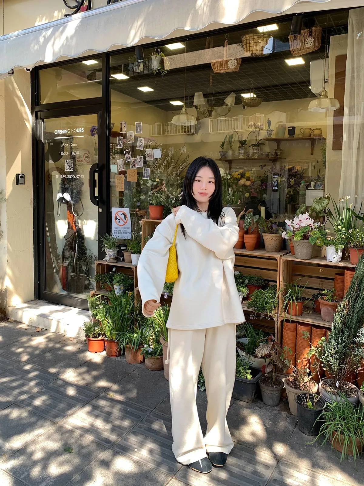 

Комплект из худи и свободных брюк из хлопка и льна в европейском стиле для женщин: повседневный модный образ для весны и лета, с круглым вырезом, длинный рукав.