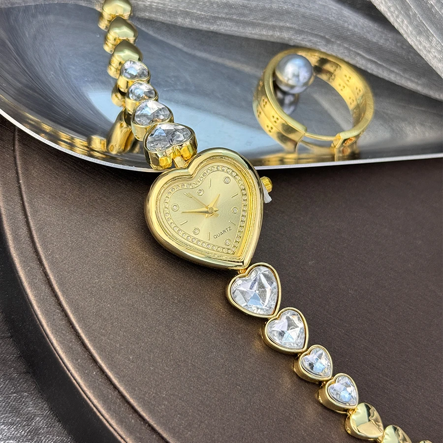 Women's heart-alloy case Sparkly cute heart-shaped glass rhinestone bracelet Elegant stylish quartz watch