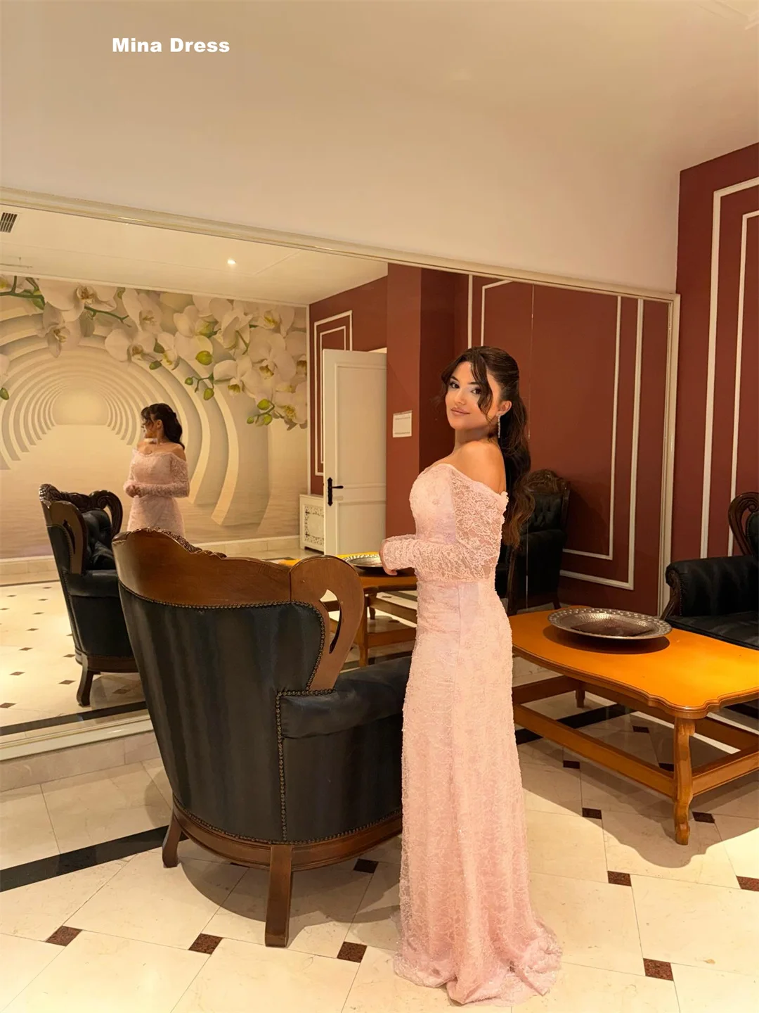 Mina CustomizedA luxurious pink off-the-shoulder evening gown for women, suitable for special occasions; long-sleeved off-the-sh