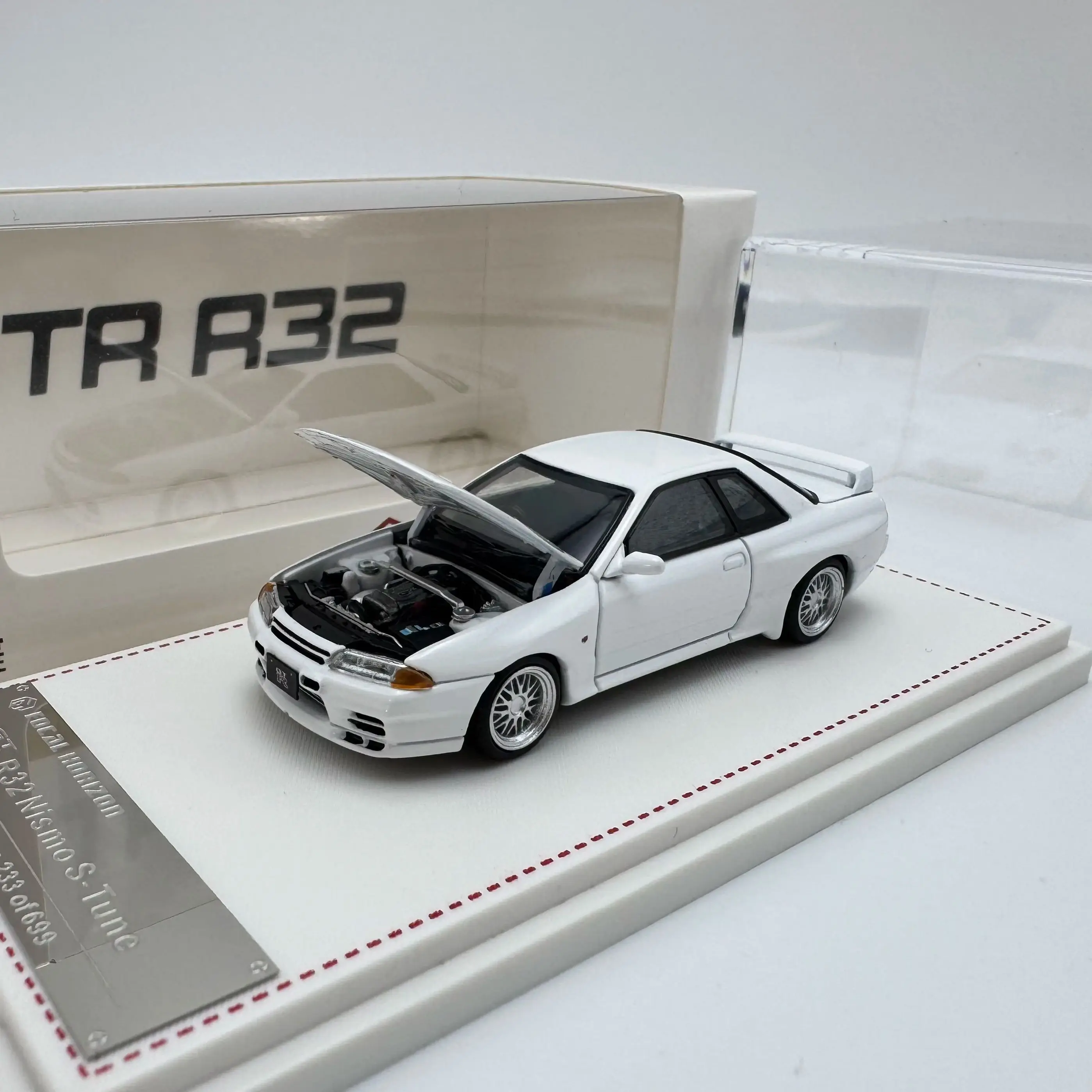 

FH 1:64 R32 S-Tune Open Cover Alloy Car Model