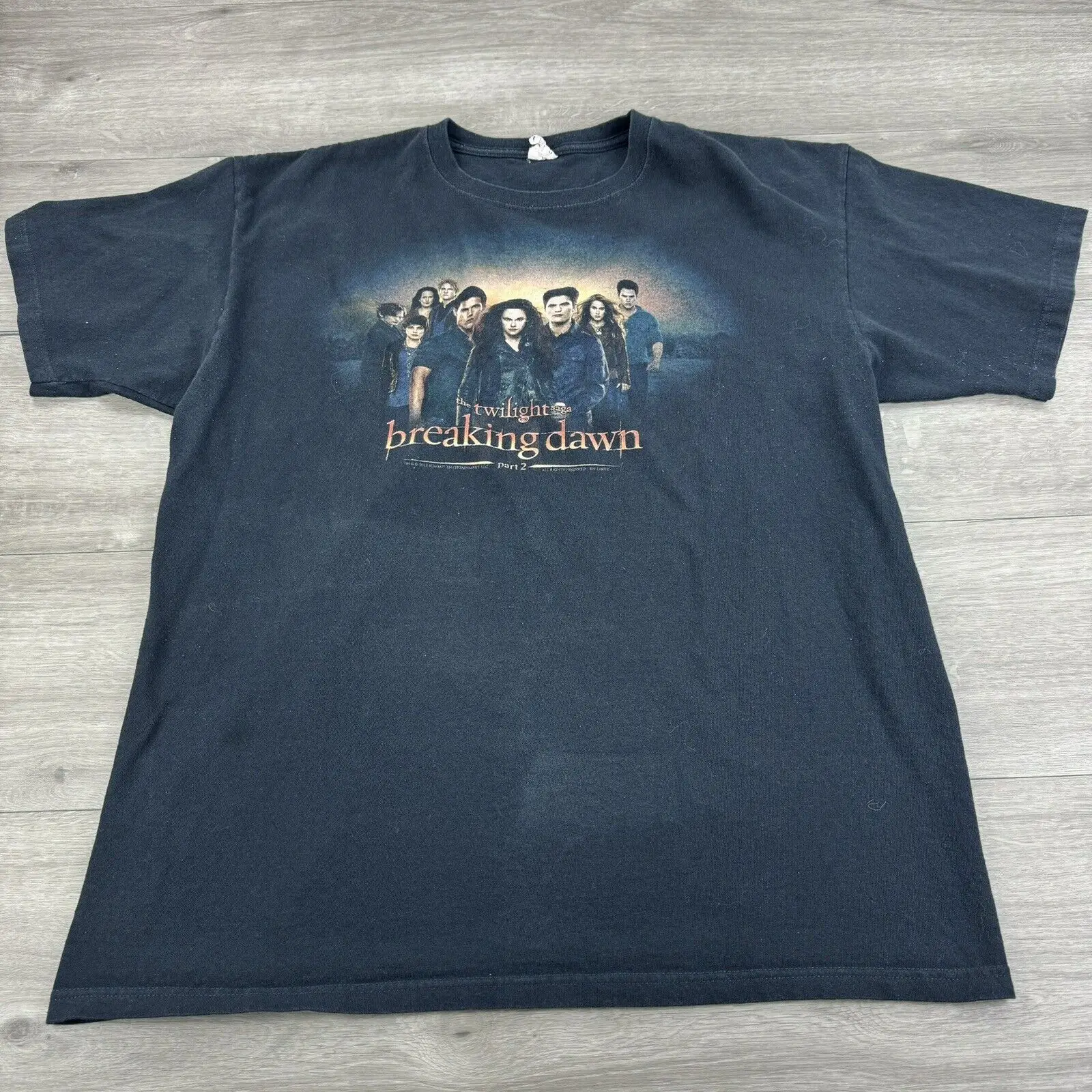 Vintage 2012 The Twilight Breaking Dawn Part 2 T-shirt size XL Movie Promo