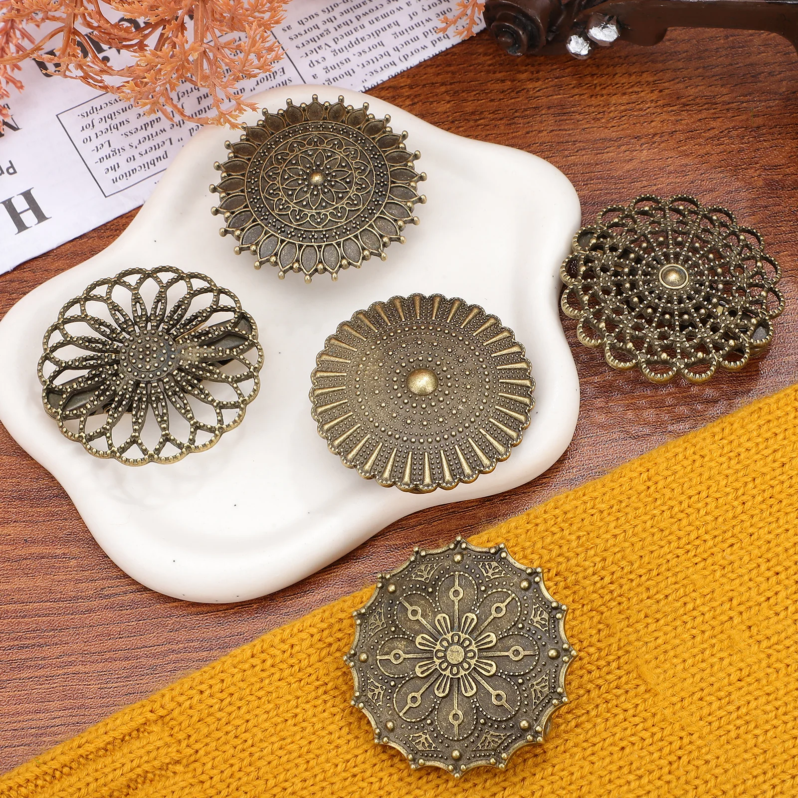 

5 pcs Shawl Vintage Dress Clips Hollow Flower Alloy Strong Cinch Clips For Cardigans Women Clothing