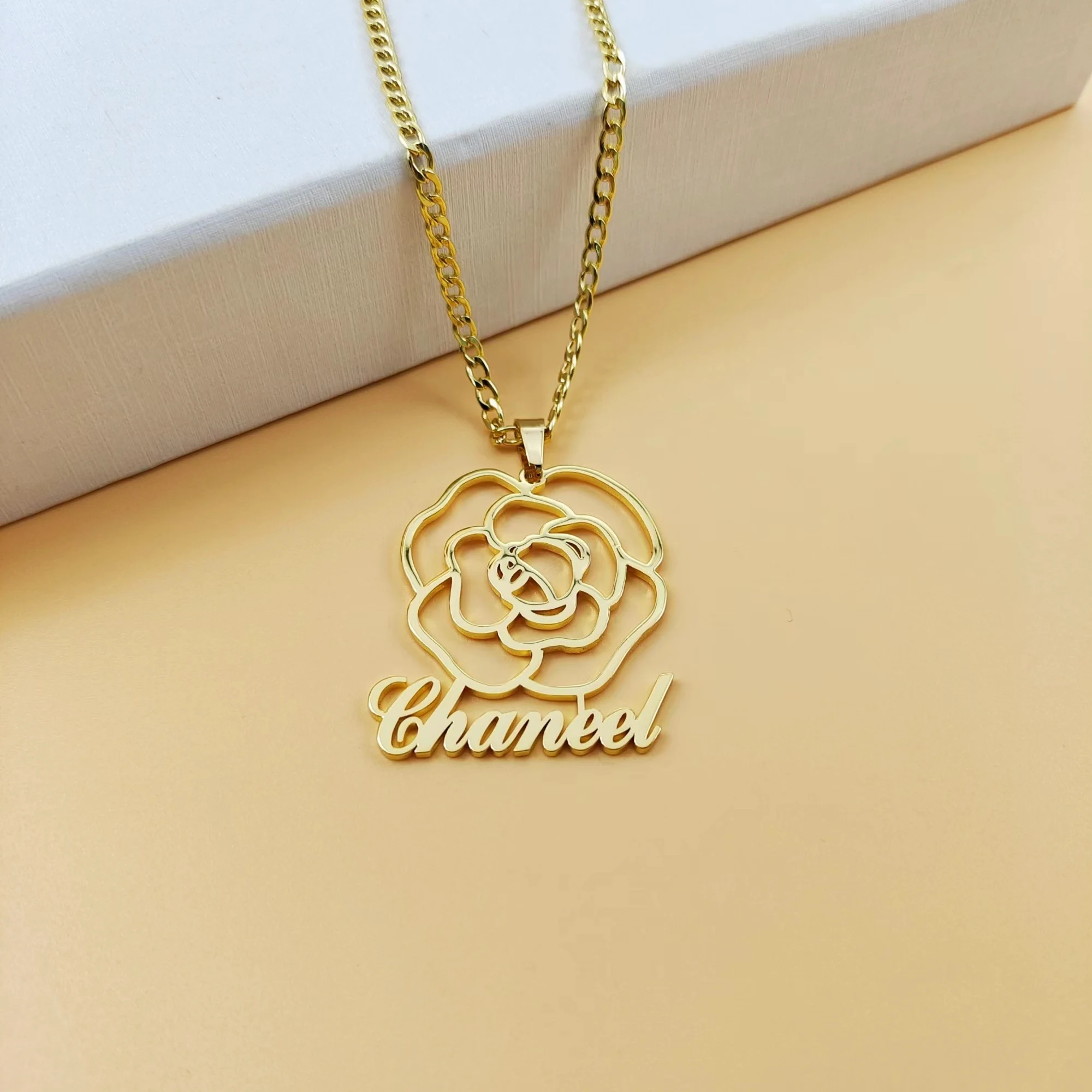 DOREMI 3mm Cuban Chain Big Pendant Flower Name Necklace Elegant Jewelry Gift Package Custom Name Jewelry Gift Women Necklace