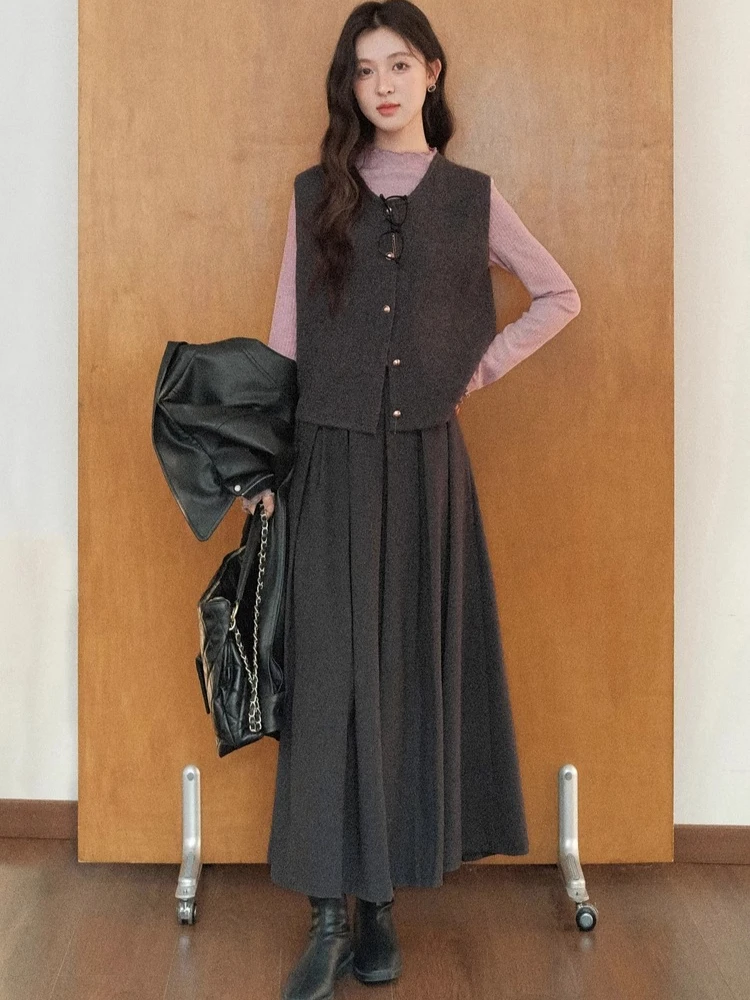 ALXNAN グレーベストレトロゴールドボタン付きルーズフィットレイヤリングノースリーブベスト女性の秋冬多用途レディース服 L58138