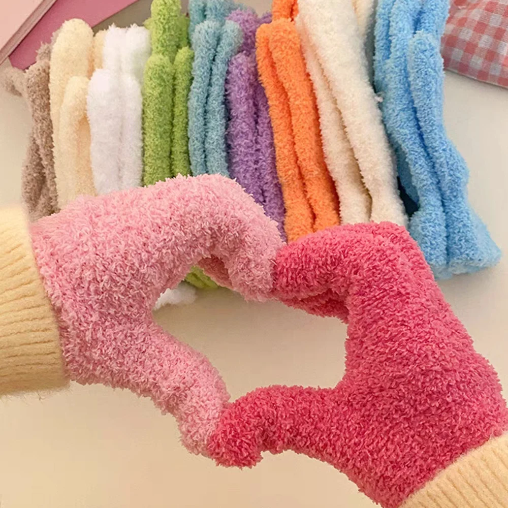 Winter Plush Five-finger Gloves Women Girls Coral Velvet Gloves Knitted Hand Protectors Gloves Warm Split-finger Gloves Simple