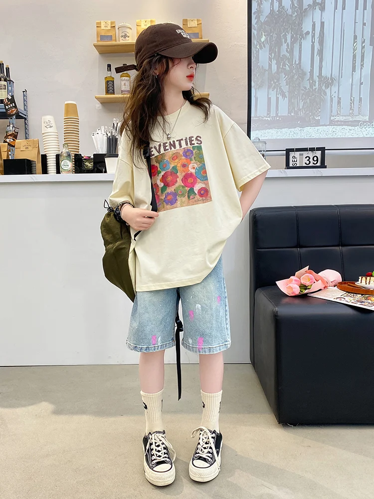 

Летний комплект для девочек: футболка и джинсовые шорты, новинка 2024 года, повседневная спортивная одежда для учениц средней школы