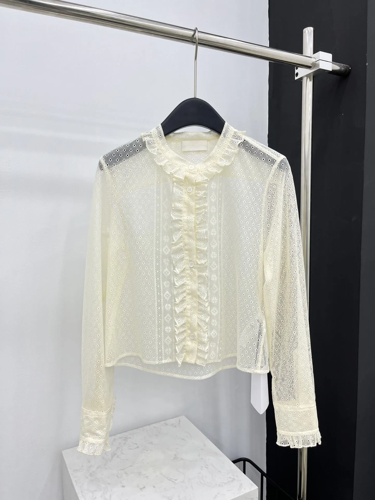 2024 Summer New Women's Wear Fashionable beige lace hollowed out texture lace shirt 0516