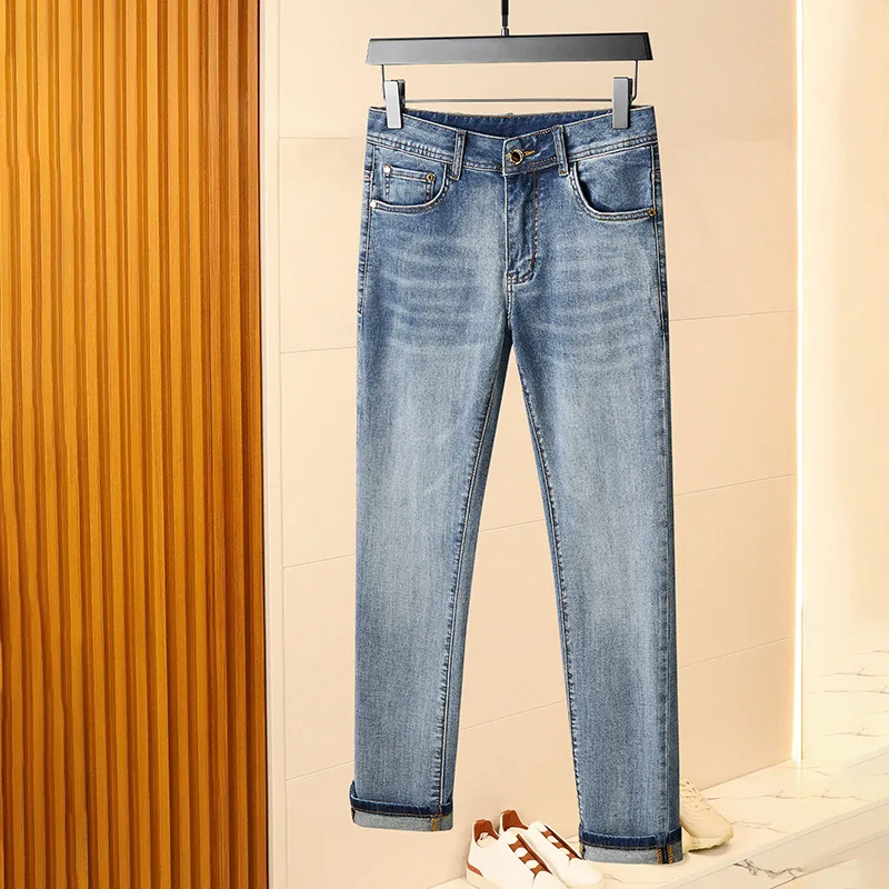 Рисунок 5 - Новые европейские джинсы 2025 года для мужчин