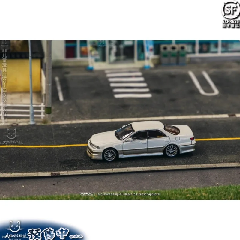 Quality ratio 1:64 Toyota VERTEX Mark II JZX100 Diecast alloy car model toy Gift Collection for children\'s birthday gifts.