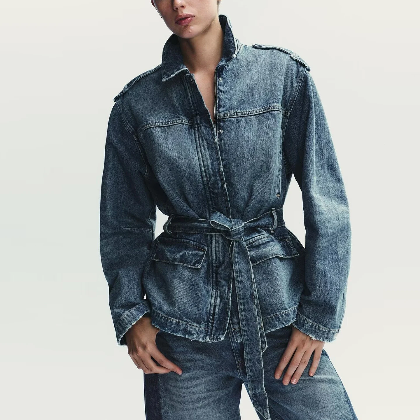 เสื้อแจ็คเก็ตยีนส์ทรงหลวมสำหรับผู้หญิง รุ่นใหม่ประจำฤดูใบไม้ร่วงปี 2025 ทรง Z  วัสดุอื่นๆ แฟชั่นสำหรับสุภาพสตรี